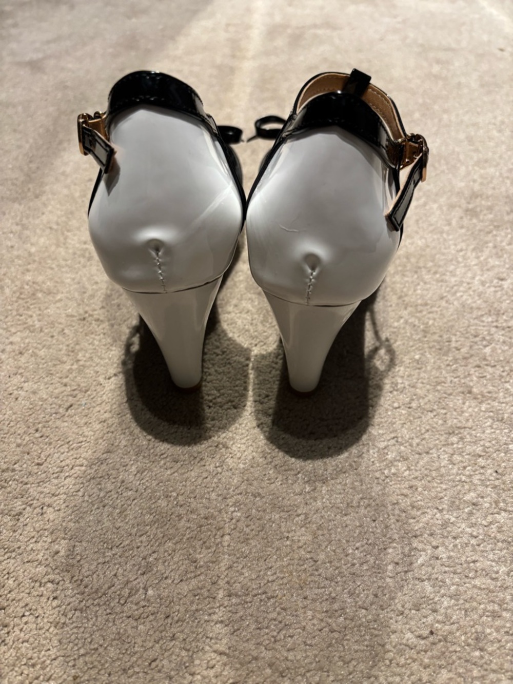Source Unknown White and Black T‑Strap Bow Heels - Picture 3 of 6
